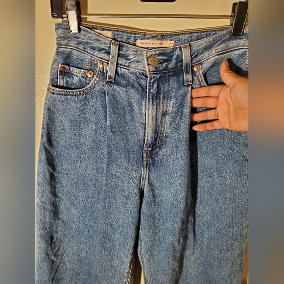 Levi's Premium Ribcage Pleated Crop Size 25 - Picture 6 of 10